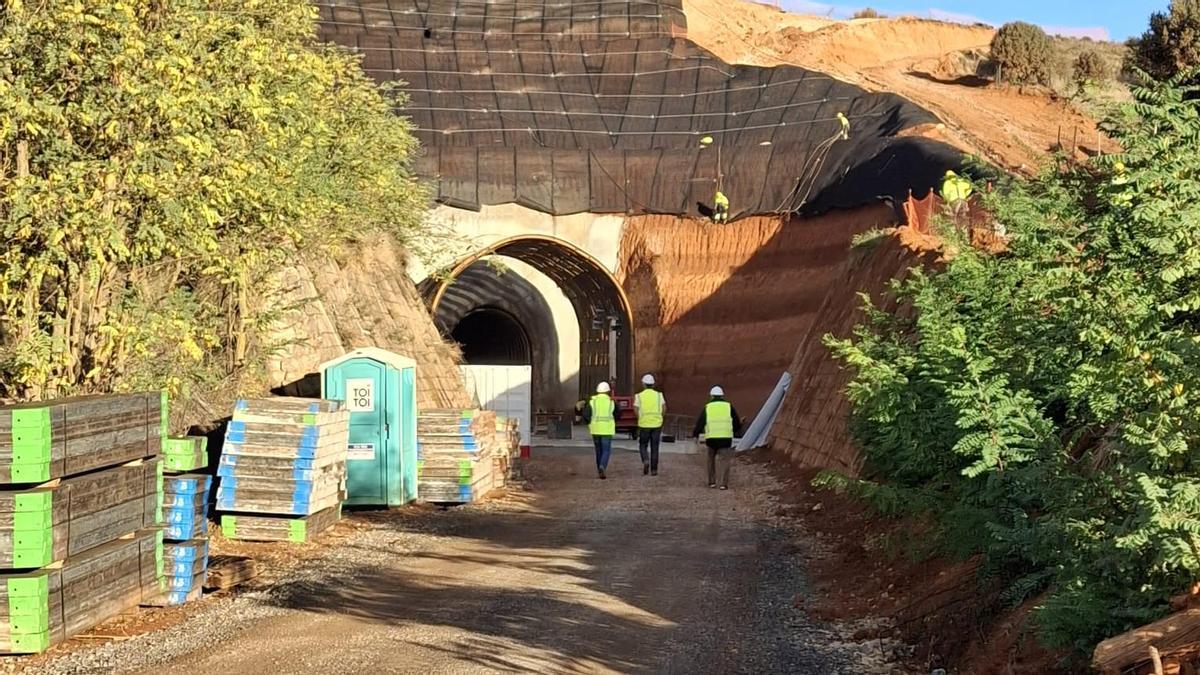 Obras del tren Zaragoza-Teruel-Sagunto, a la altura de Sarrión.