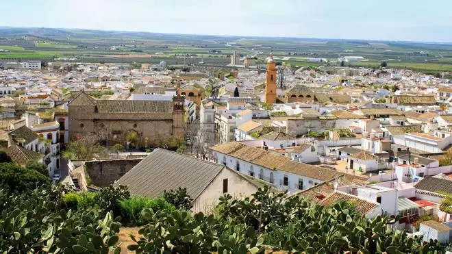 El pueblo milenario de Sevilla que Antonio Orozco ha convertido en su refugio: "Es un sitio maravilloso donde confluyen muchos de mis sueños"