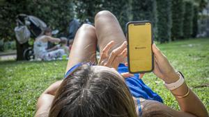 Sis de cada 10 espanyols considera infidelitat mantenir converses pujades de to per internet