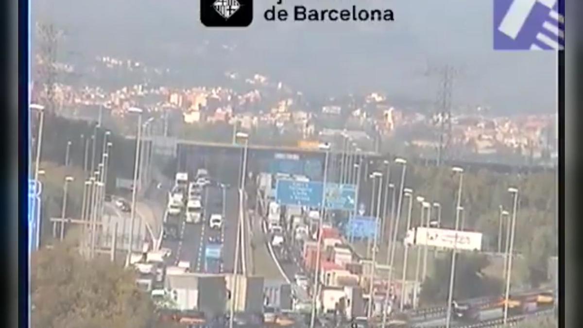 Un accidente en la Ronda Litoral en Cornellà causa colas de 2 kilómetros en dirección a Martorell