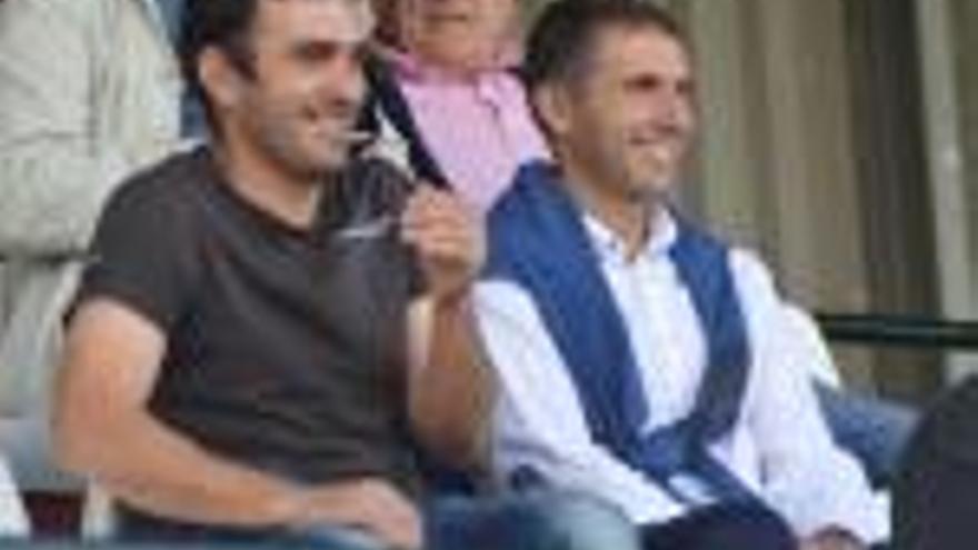 Josep Isern somriu al costat del president del Girona, Delfí Geli.
