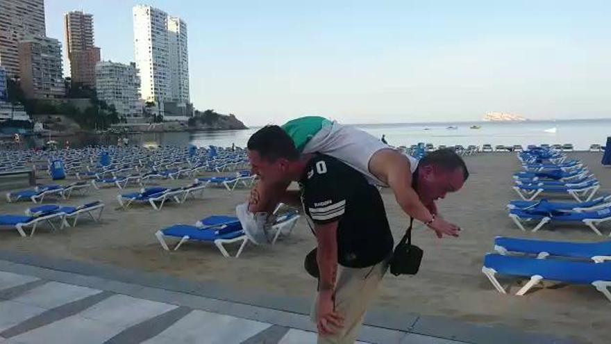 El vídeo de unos extranjeros de retirada tras una noche de juerga en Benidorm, nuevo viral