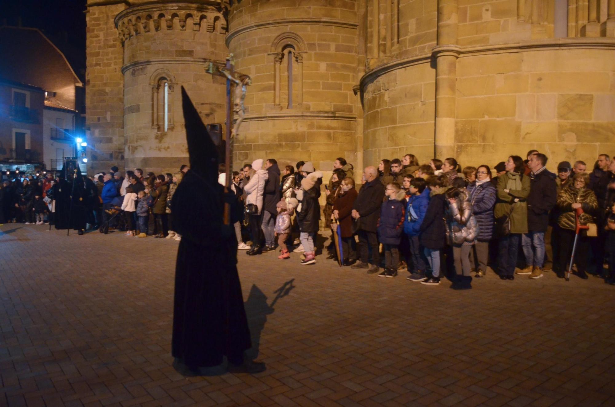 Semana Santa Benavente 2024: Así ha sido la Procesión del Santo Entierro