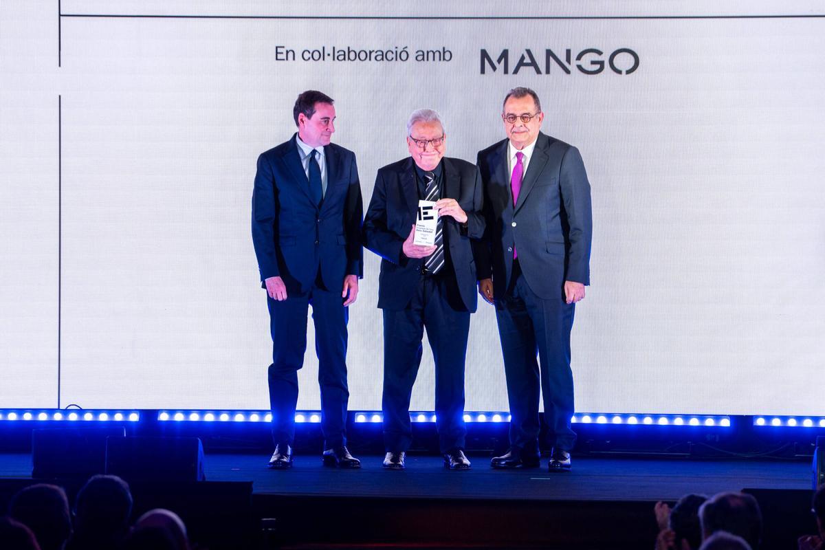 Daniel Martínez, presidente de Grup Focus, recoge el premio a Mejor Empresa Familiar de 2025 en los Premios Empresa del Año