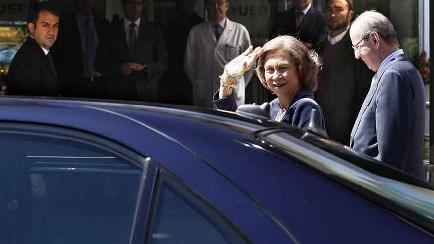La reina Sofía asiste al día nacional de la Guardia Civil el 6 de octubre en Badajoz