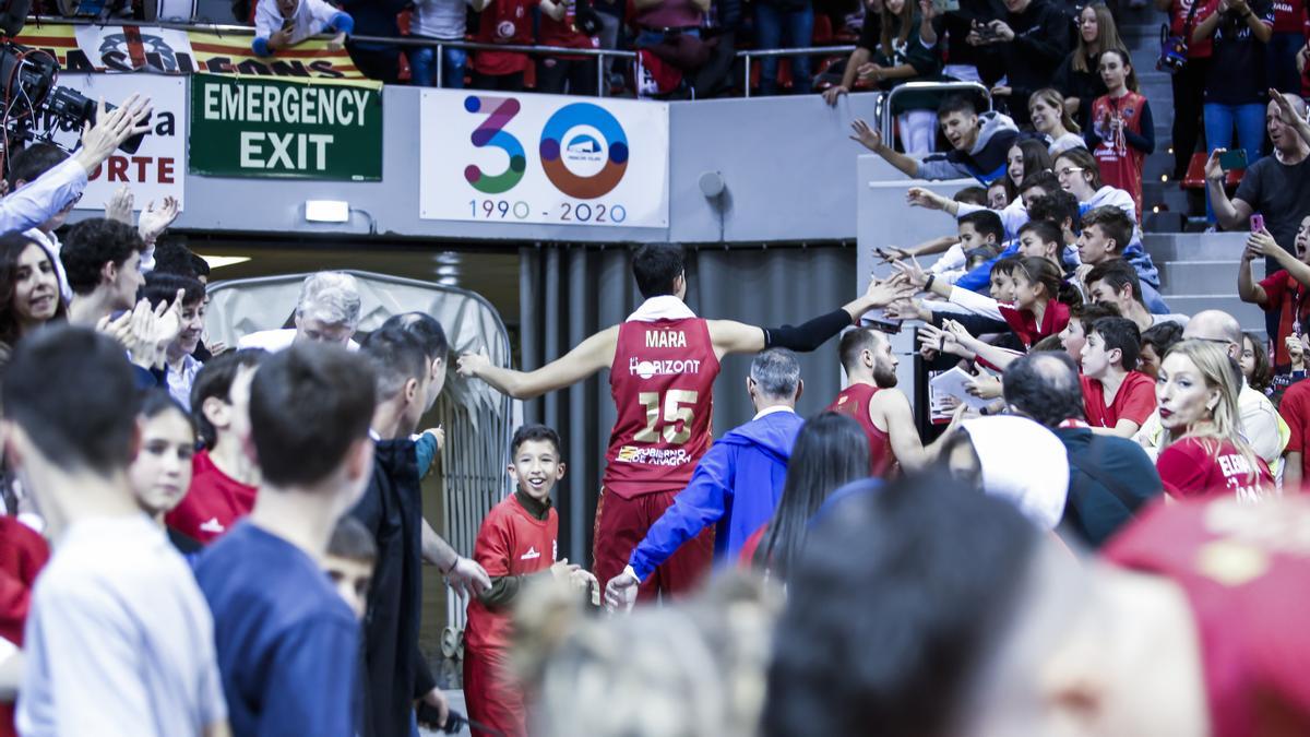 Aday Mara se retira aclamado tras el triunfo del Casademont Zaragoza ante el Real Madrid.