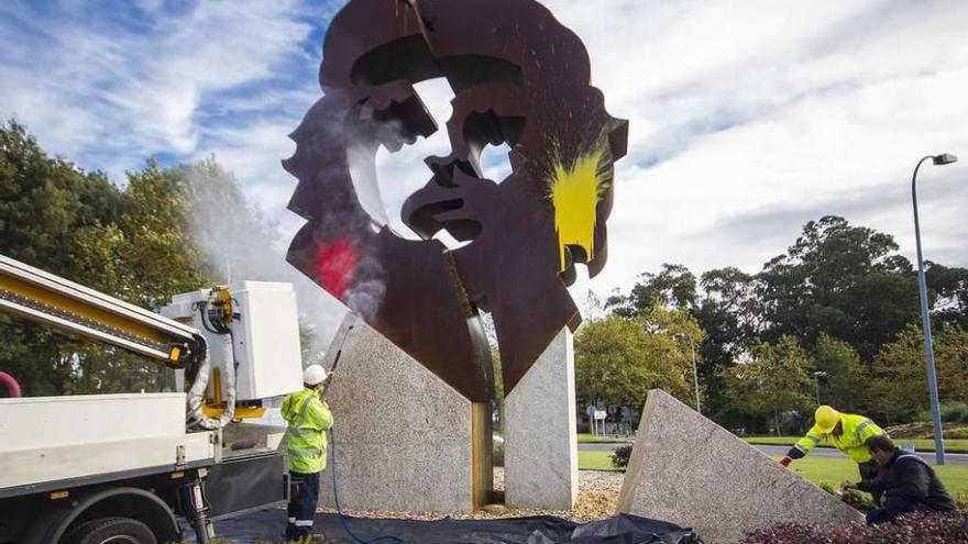 Agua a presión para limpiar las pintadas del Che