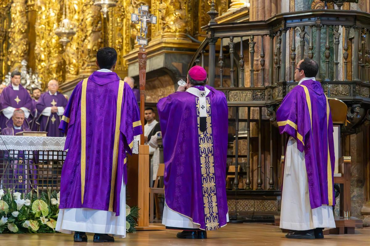 Santiago se despide del papa Francisco con una misa funeral en la Catedral