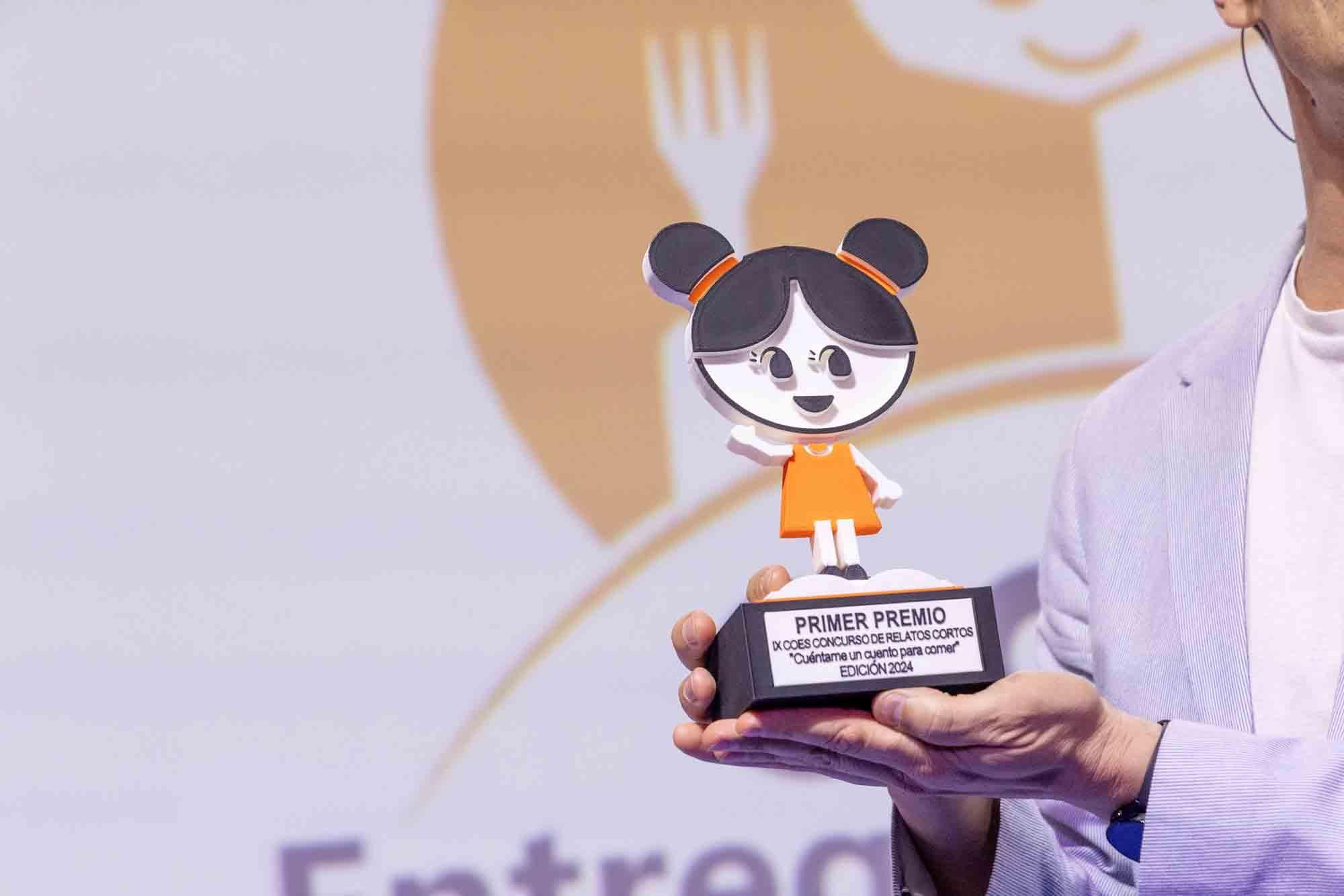 Entrega de premios del concurso infantil de relatos cortos "Cuéntame un cuento para comer" en el Club INFORMACIÓN organizado por COES
