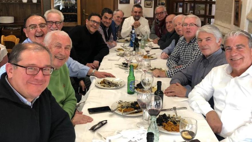 Exdirectivos del Elche, Federación de Peñas y periodistas rinden un homenaje a Julián Palomar