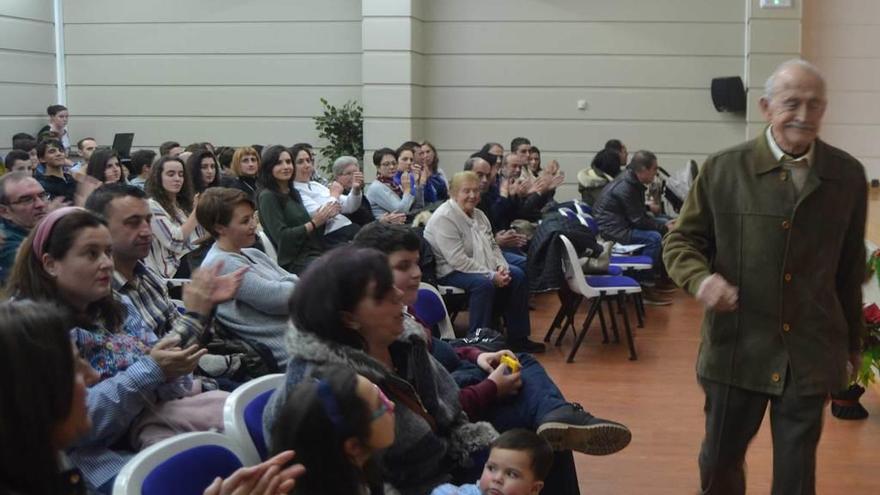 Fausto Rull, a punto de recoger su premio en la gala riosellana.