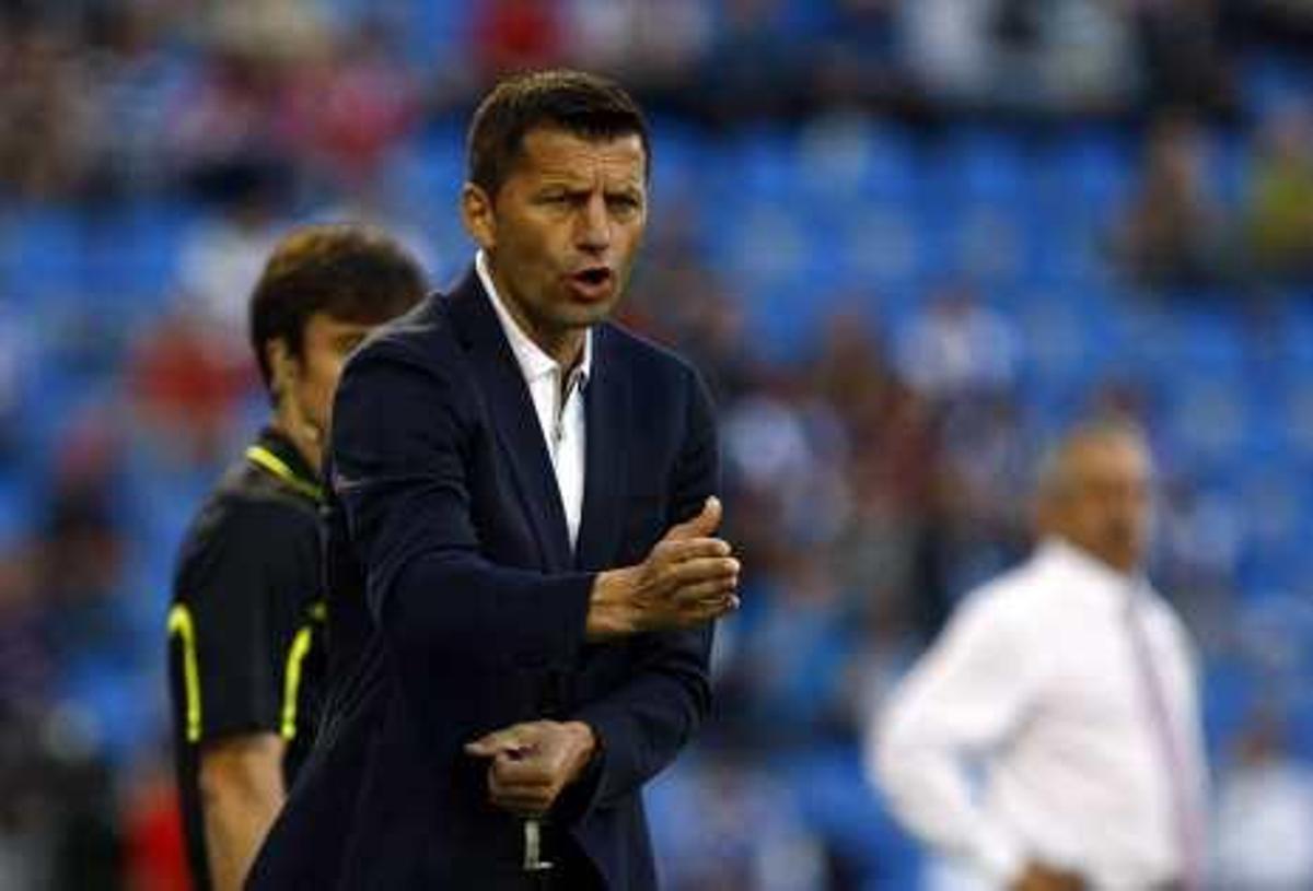 Djukic, ayer, con Manolo Preciado al fondo.