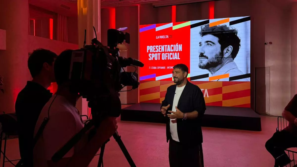 Antonio Orozco presenta La Vuelta: "Siempre sueñas que una canción tuya sea banda sonora"