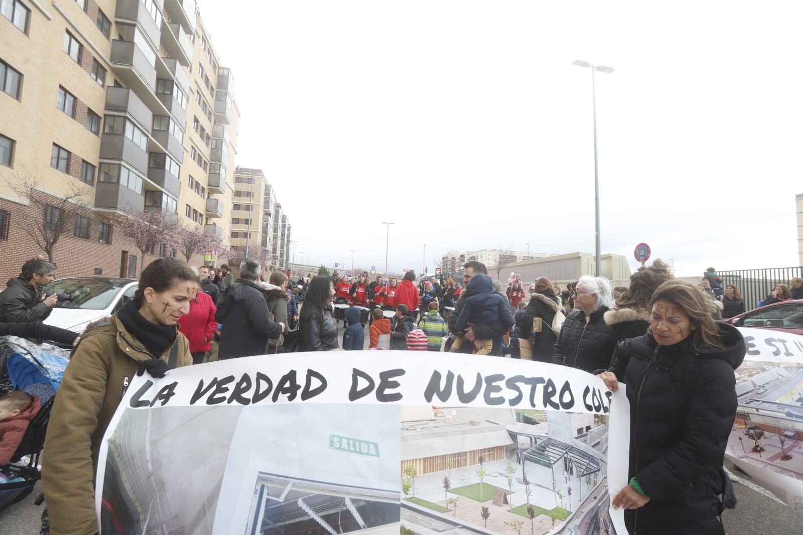 En imágenes | Arcosur vuelve a reclamar en las calles la finalización del colegio Ana María Navales