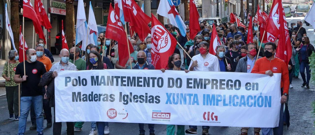 Protesta de los trabajadores de Maderas Iglesias por la situación de la compañía.