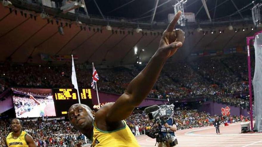 Usain Bolt celebra el triunfo en los 100 metros en Londres.