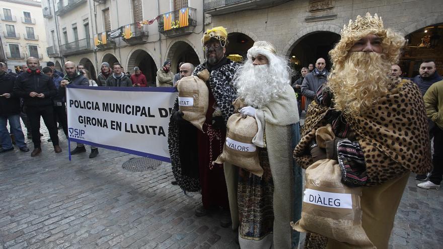 La Policia Municipal es torna a manifestar abans del ple de Girona