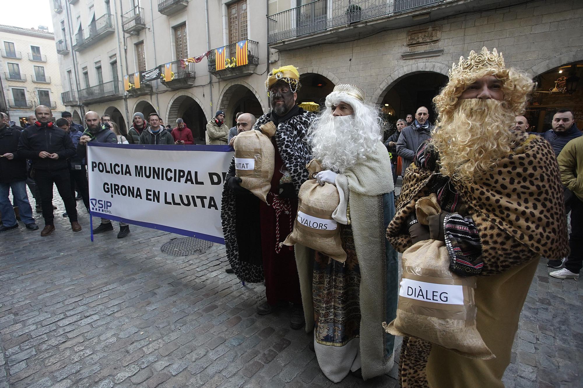 La Policia Municipal es torna a manifestar abans del ple de Girona