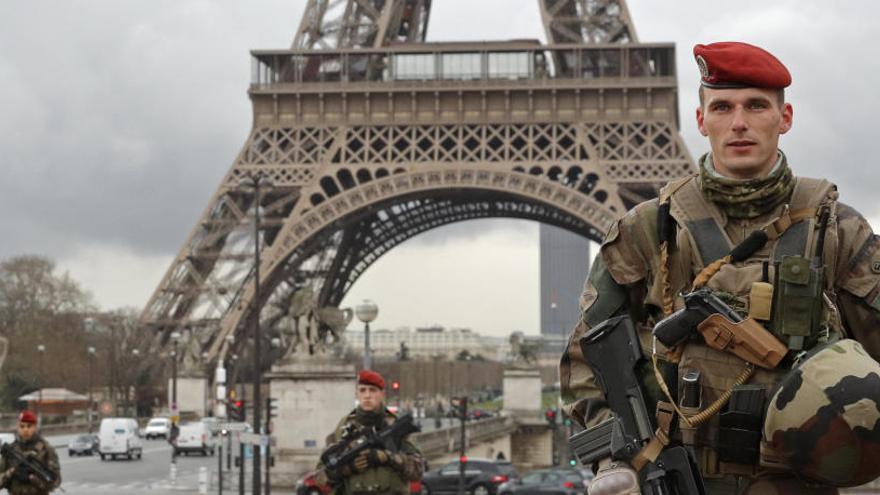 França blindarà la Torre Eiffel amb un vidre antibales