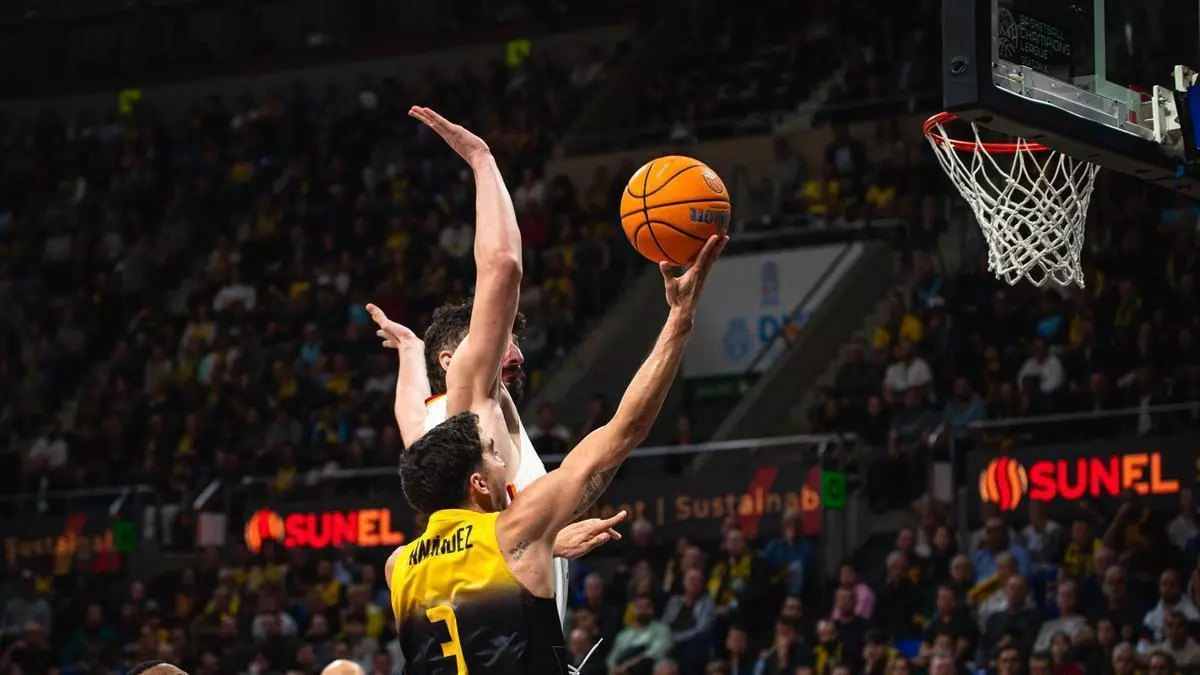 El CB Canarias se hace grande, tumba al Galatasaray (99-59) y estará en una nueva Final Four