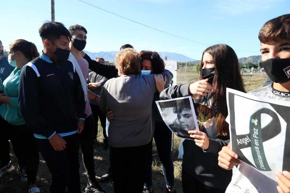 Concentración en la barriada de Las Castañetas por el atropello mortal a un joven