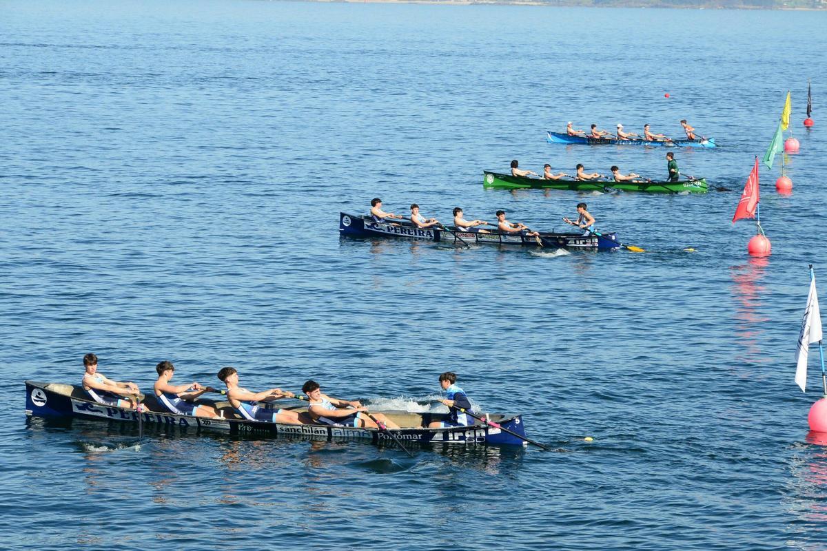 Salida de una de las regatas masculinas.
