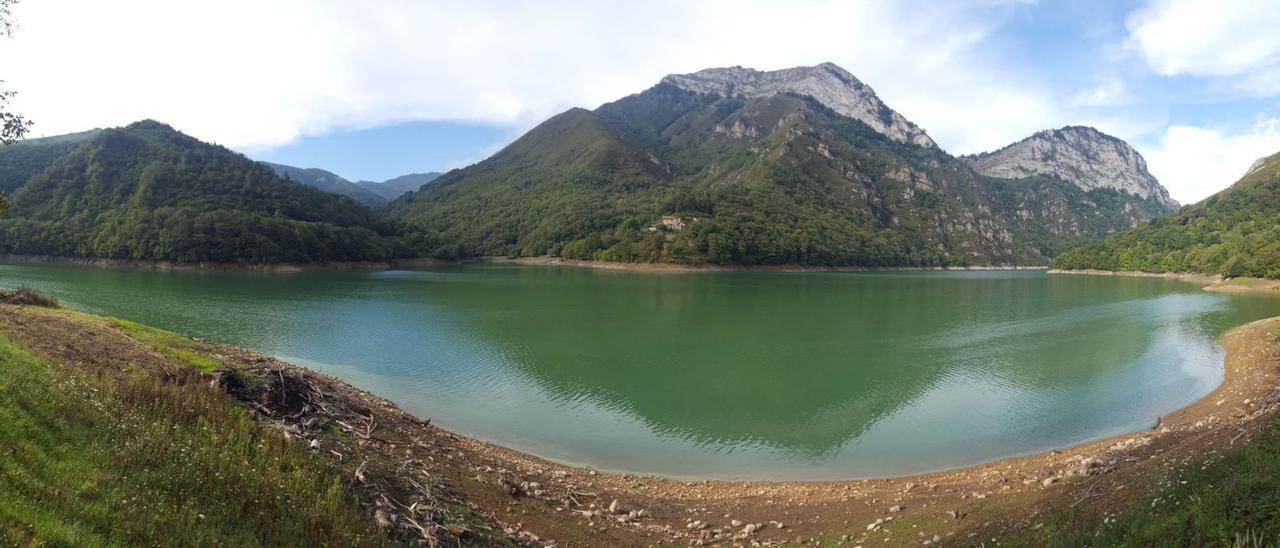 El embalse de Tanes, en el parque natural de Redes. | L. M. D.