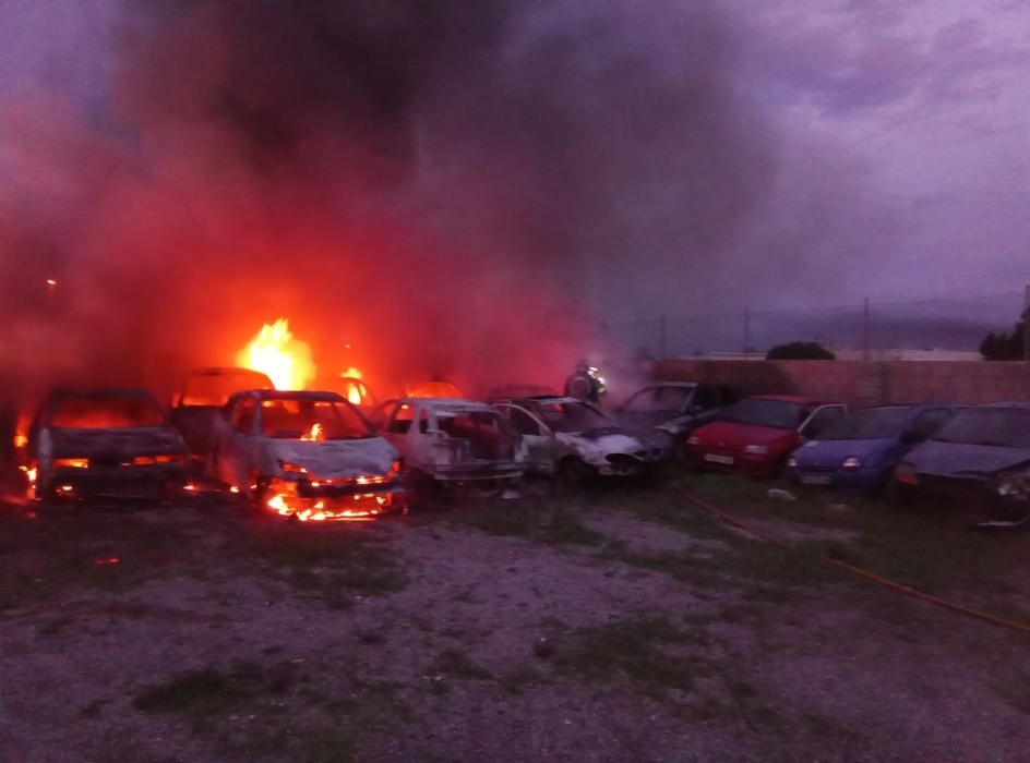 Incendio en el depósito de la Policía Local de Sant Josep