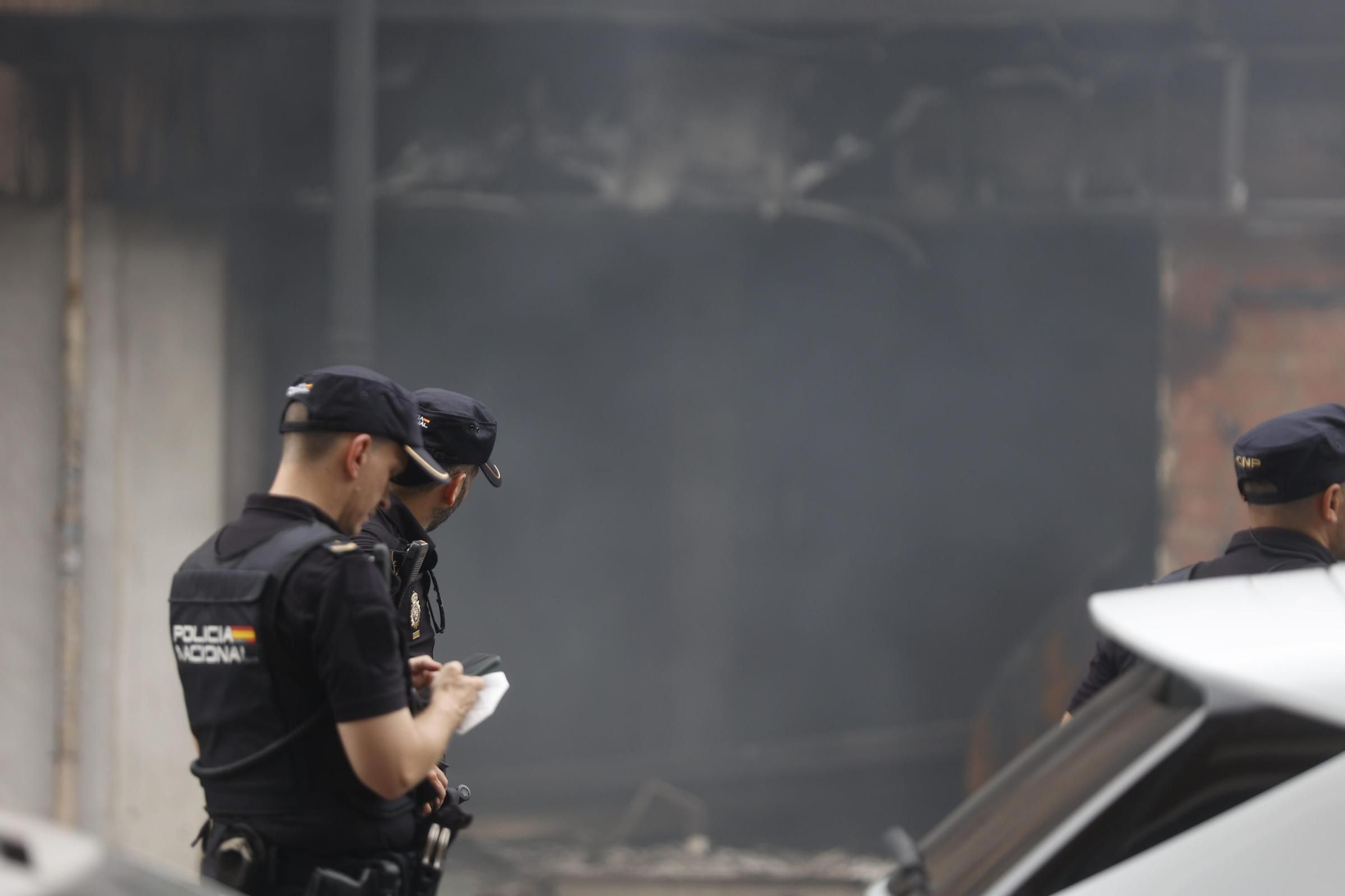 El incendio en la avenida del Puerto de València, en imágenes