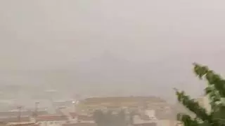 La montaña rusa del tiempo en agosto: de los 45 grados de bochorno a las lluvias en la provincia de Alicante