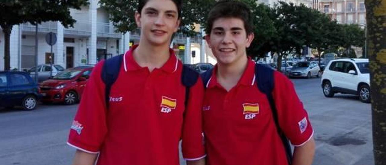 Dos jugadores del Voleibol Xàtiva destacan en la selección española Sub-16