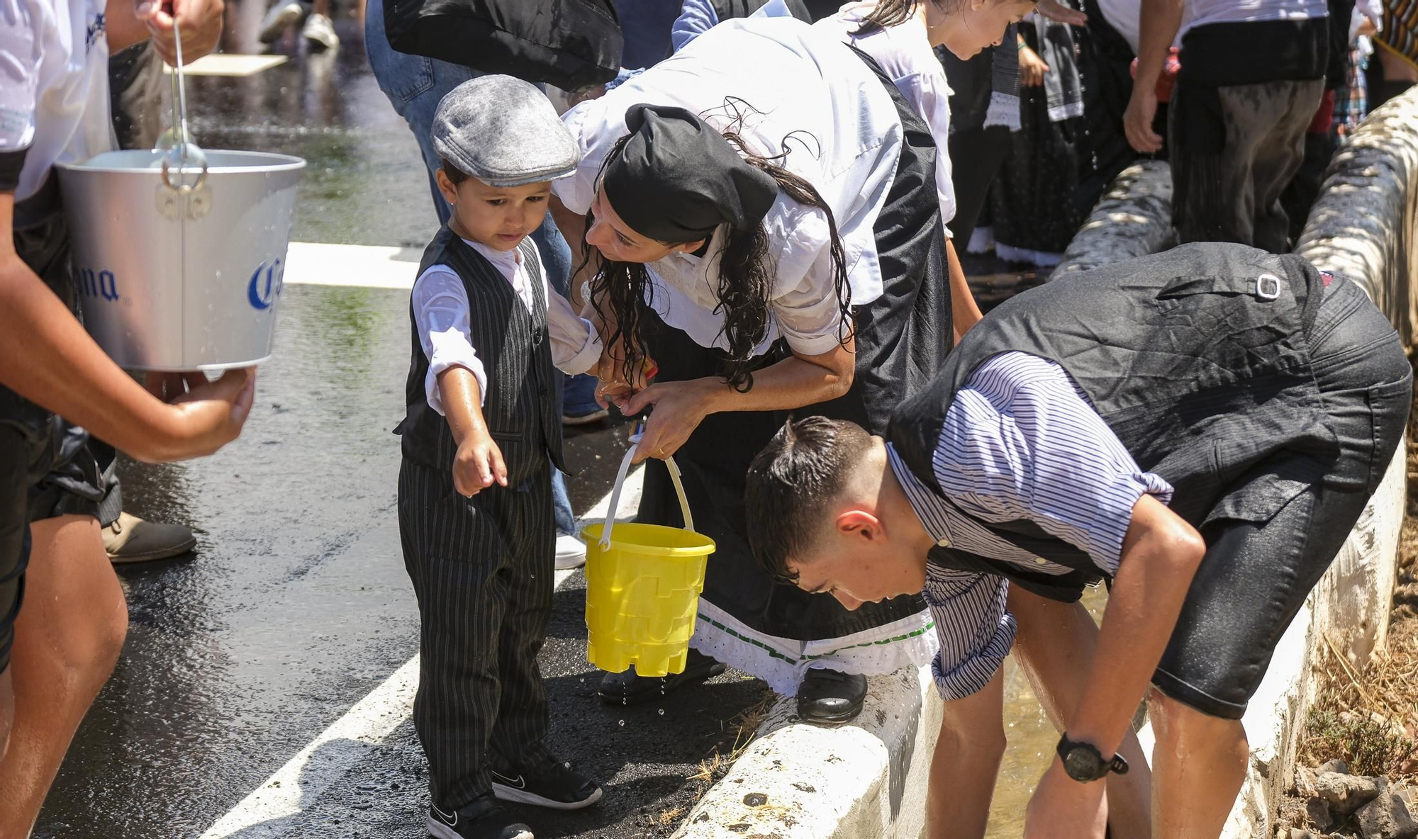 Traída del agua infantil en Lomo Magullo