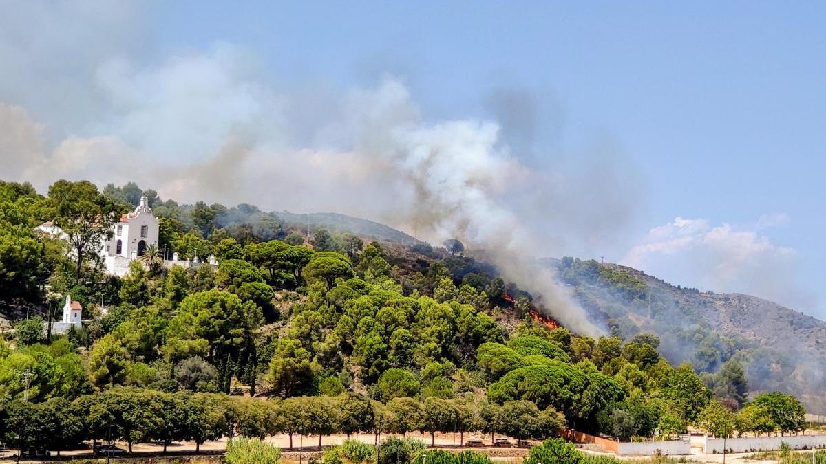 El fuego, junto a la ermita de Santa Anna