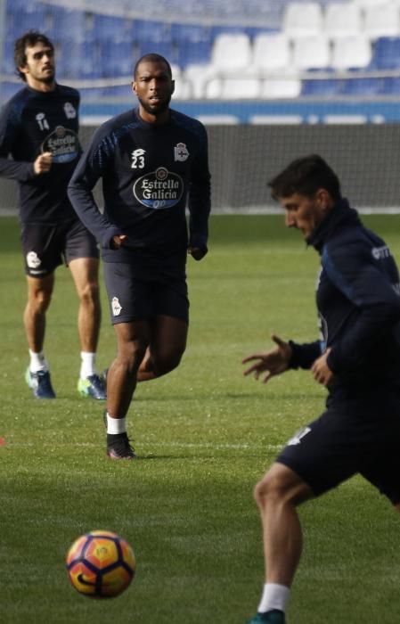 El Dépor prueba el césped de Riazor