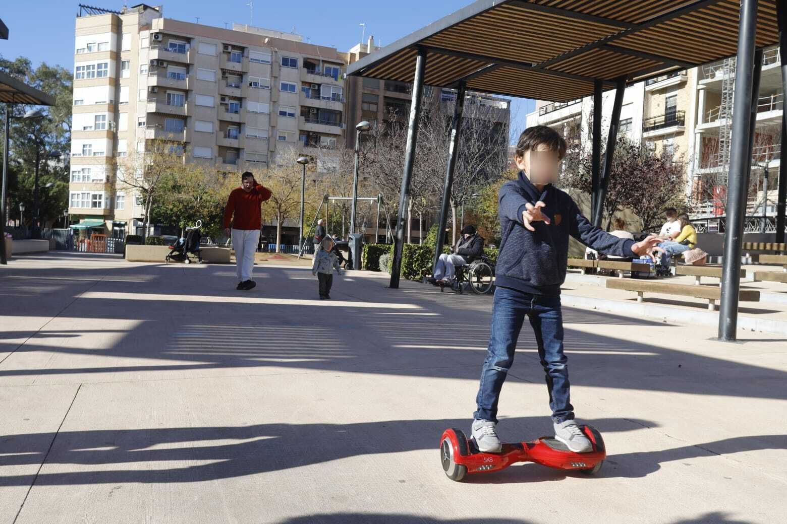 Los niños llenan los parques el día de Reyes en València