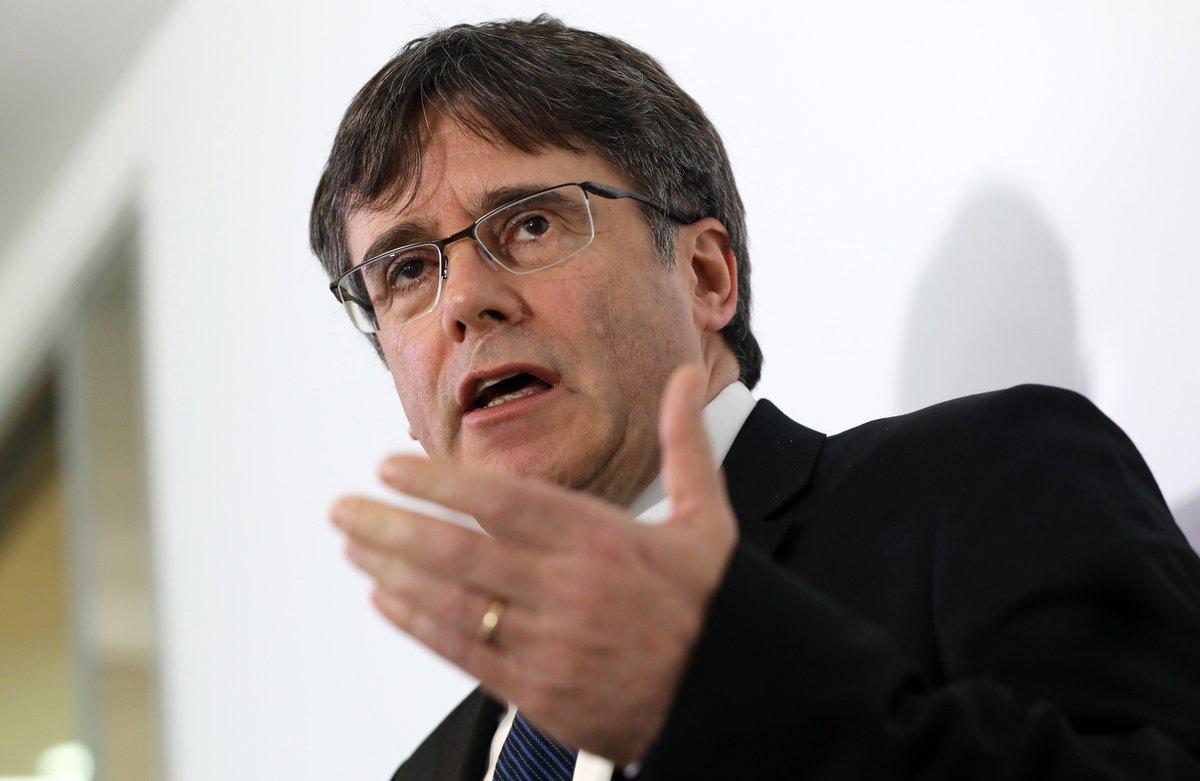 FTB100  BERLIN  ALEMANIA   12 02 2019 - El expresidente catalan Carles Puigdemont ofrece una rueda de prensa  este martes  en la delegacion de la Generalitat en Berlin  Alemania  con motivo del comienzo del juicio sobre el  proces  en el Tribunal Supremo  EFE  Felipe Trueba