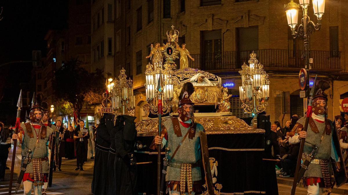 Vídeo | Así ha sido la procesión del Santo Entierro de Zaragoza