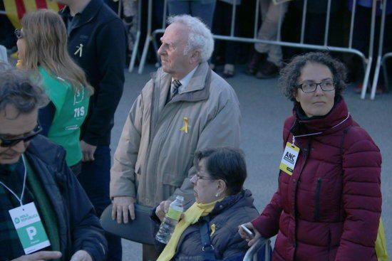 El pare i la mare de Jordi Sànchez, durant la manifestació de l''ANC al passatge Colom de Barcelona