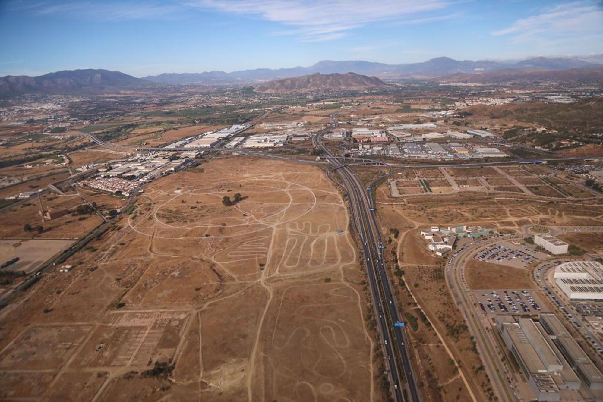 La delegación del BIE examina desde el aire los terrenos donde irá la Expo 2027