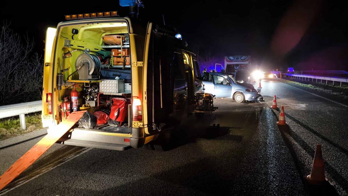 Accidente en la A-8 con dos aficionados deportivistas implicados