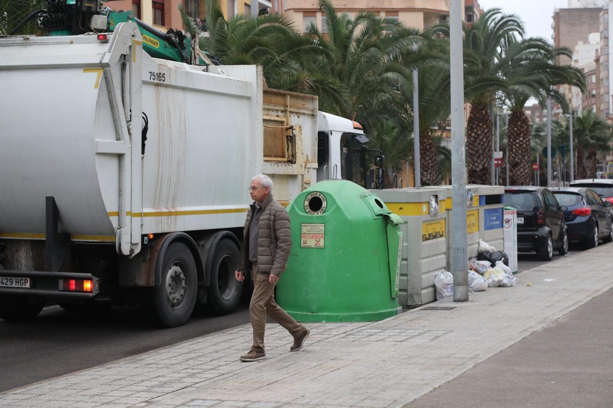 Contenedores de reciclaje en las calles de Castelló.