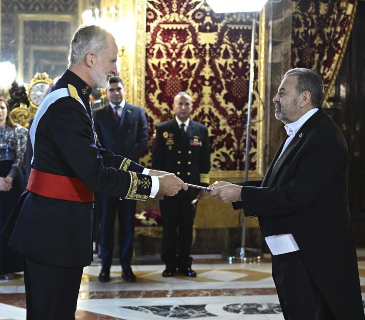 El Rei acredita el primer ambaixador de Veneçuela després de caure Maduro