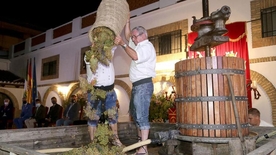 Un momento de la tradicional pisa de la uva celebrada el pasado mes de septiembre en Bodegas Navarro.