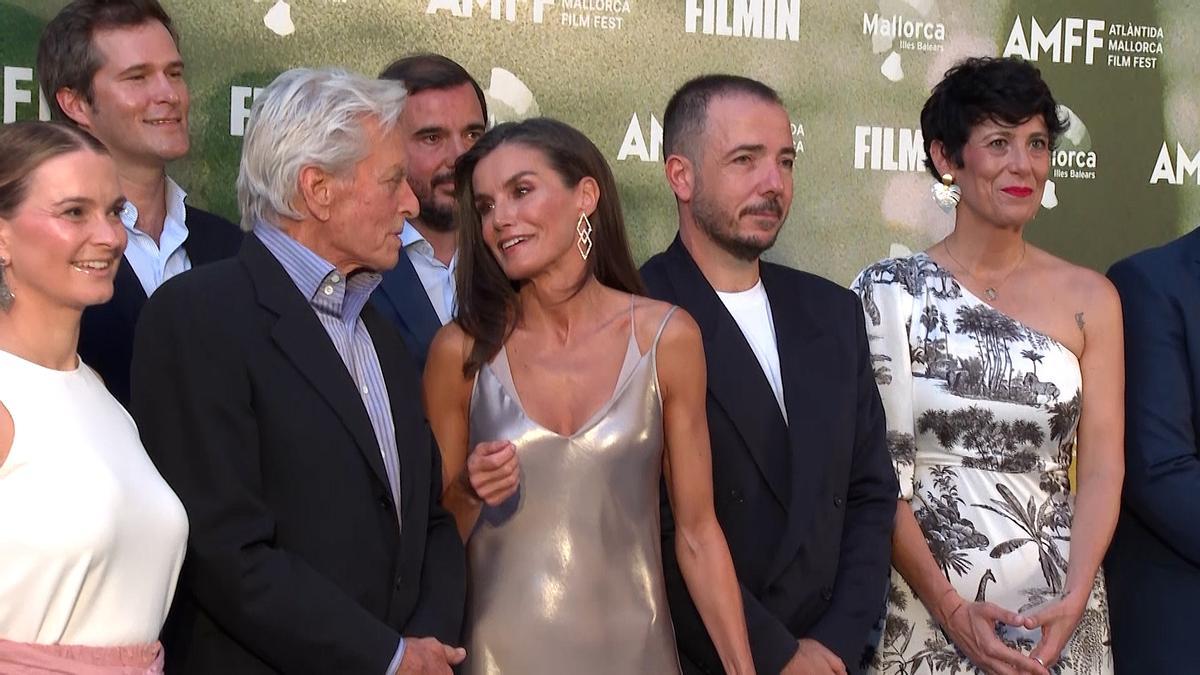 Doña Letizia luce su estilismo más atrevido junto a Michael Douglas