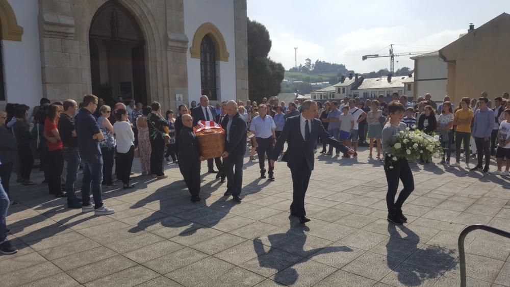Funeral en Navia por el joven fallecido