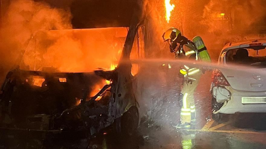 Ambulancias Tenorio tacha de &quot;acto terrorista&quot; el incendio de dos vehículos en Monzón