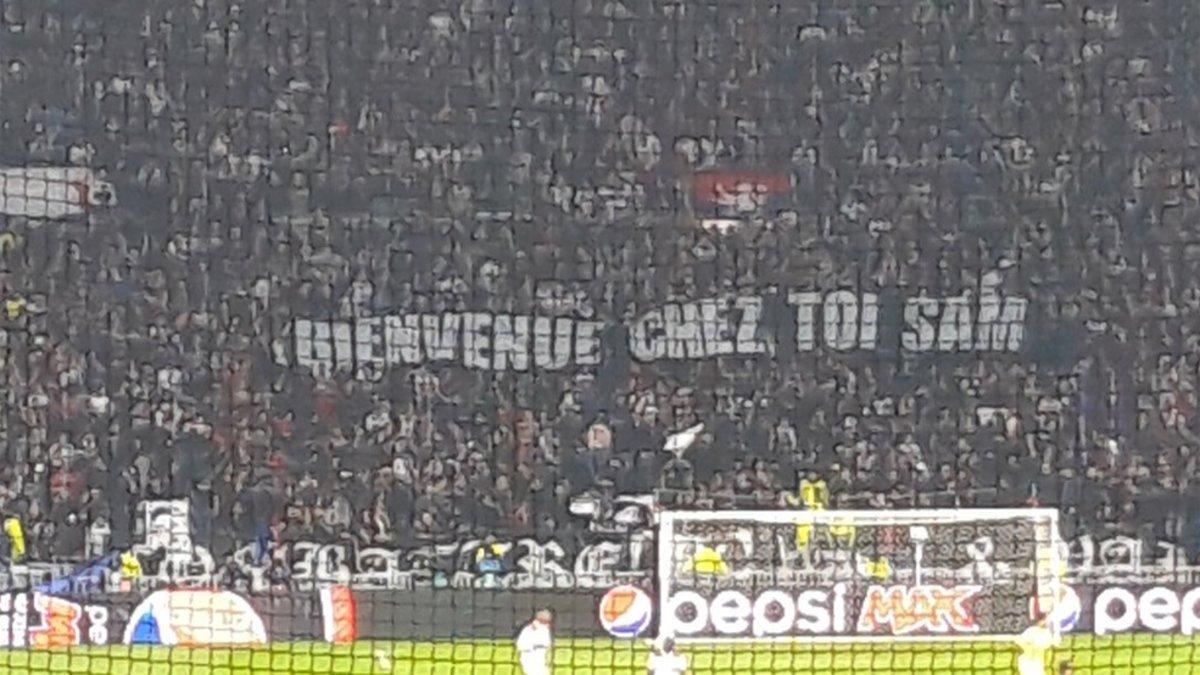 La pancarta de bienvenida a Samuel Umtiti