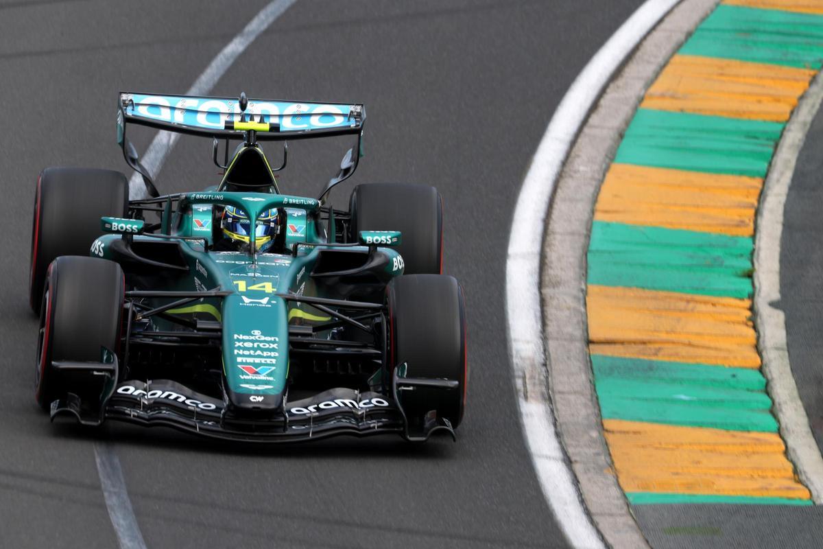 Fernando Alonso, al volante del AMR26