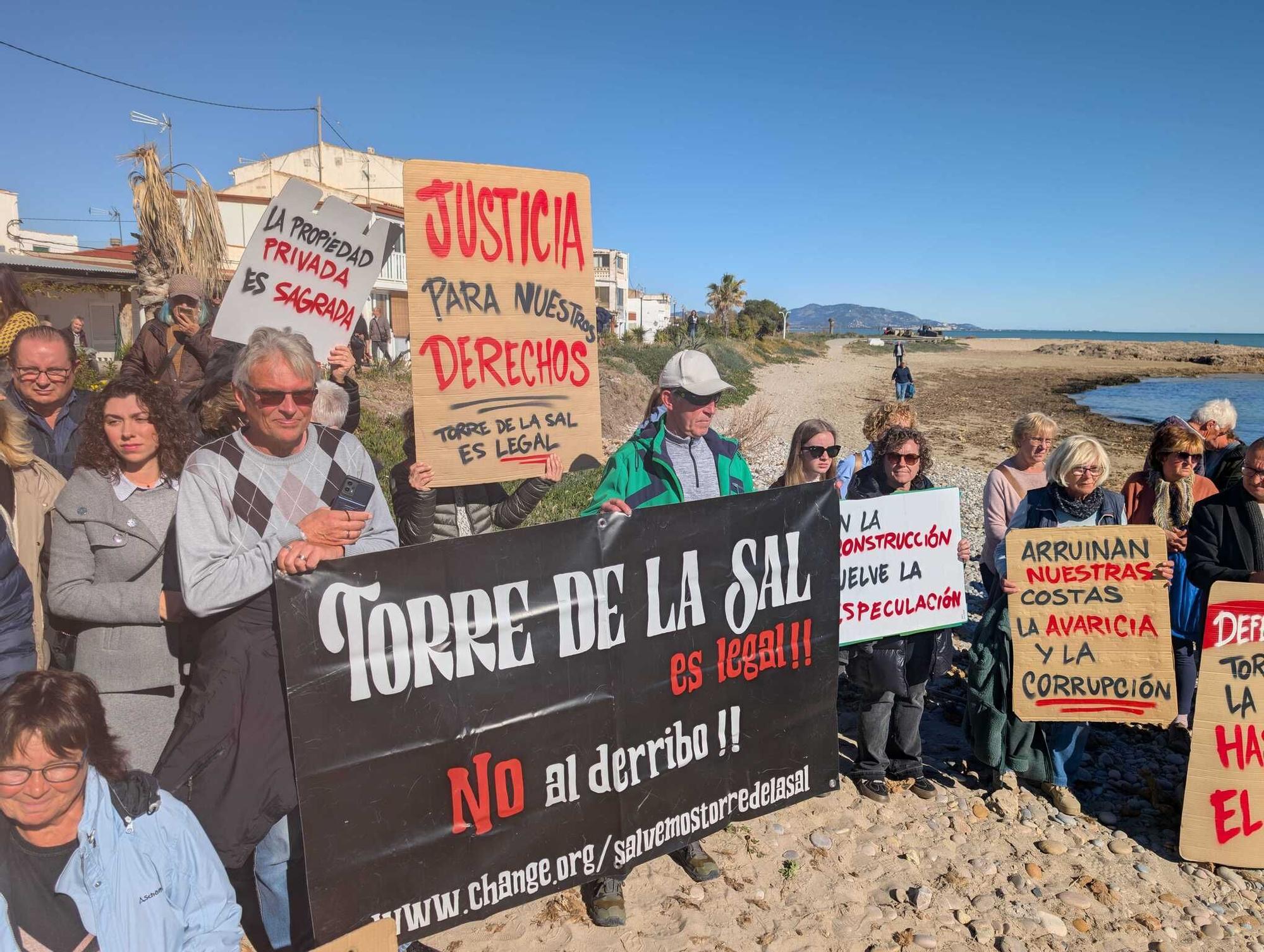 Las imágenes de la manifestación contra el derribo de Torre la Sal