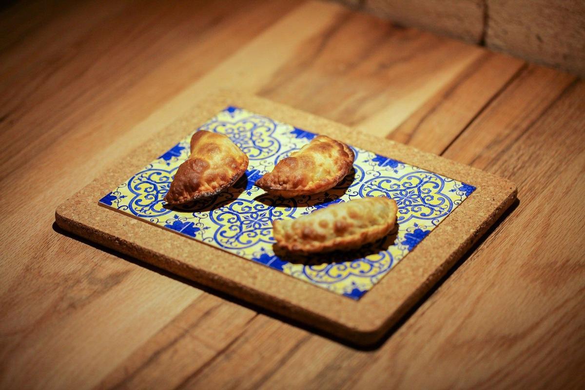 Empanadas rellenas de sofrito payés. Sa Brisa